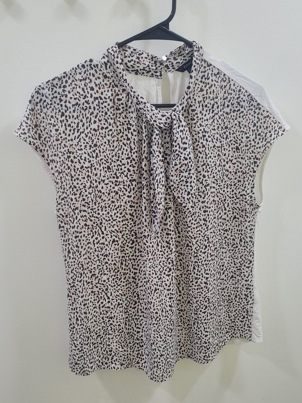 RW&CO. Cream and Black Speckled Tie-Neck Cap Sleeve Blouse Office Wear L